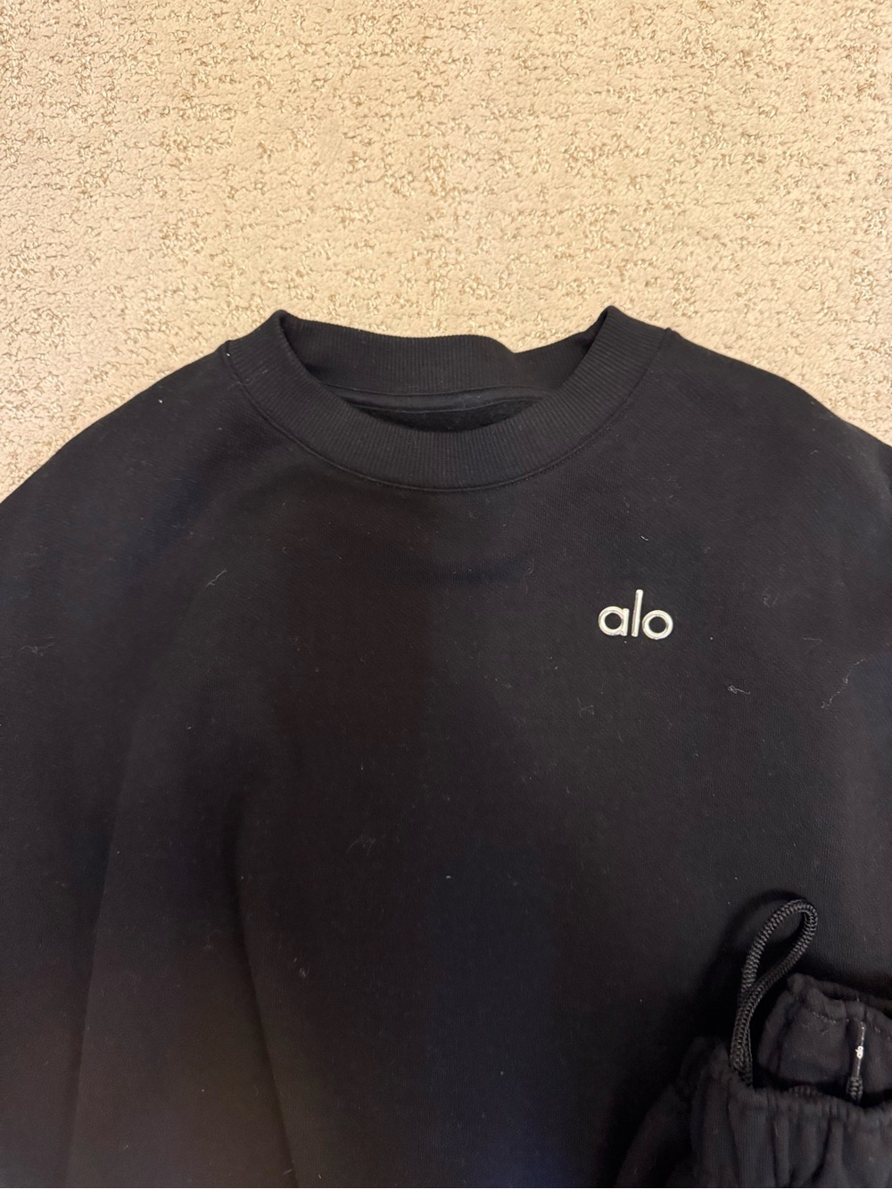 Alo Black Crewneck Sweatshirt & Jogger Set - Picture 2 of 3